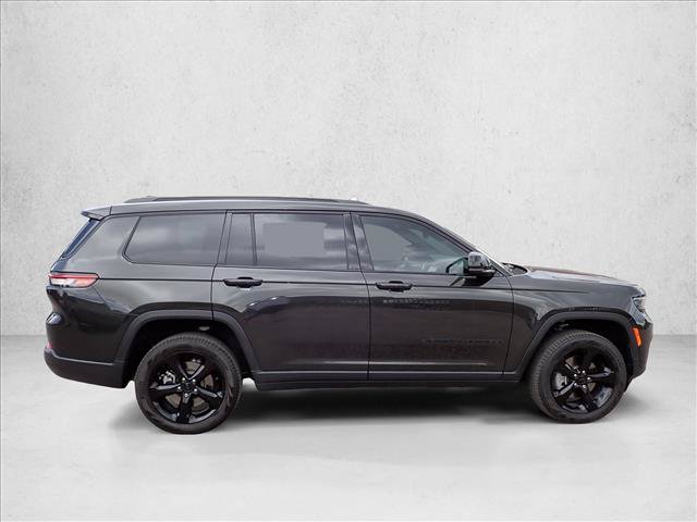Used 2024 Jeep Grand Cherokee L Limited w/ Black Appearance Package AWD/4WD image 5