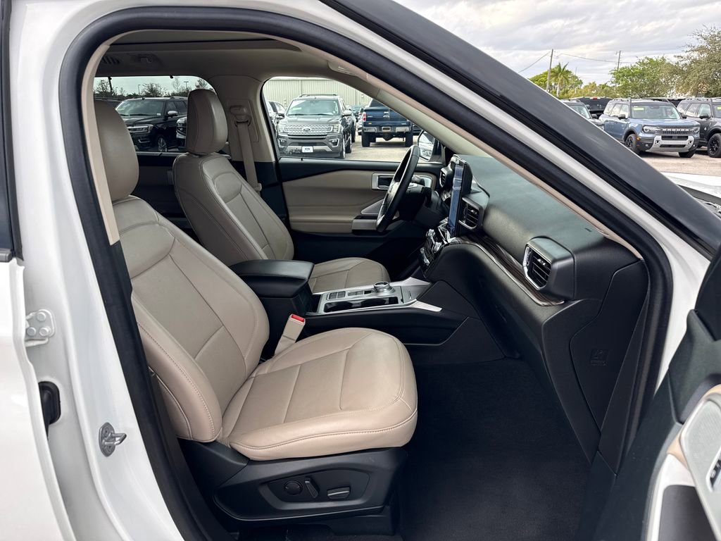 Certified 2024 Ford Explorer Limited w/ Limited Technology Package image 27