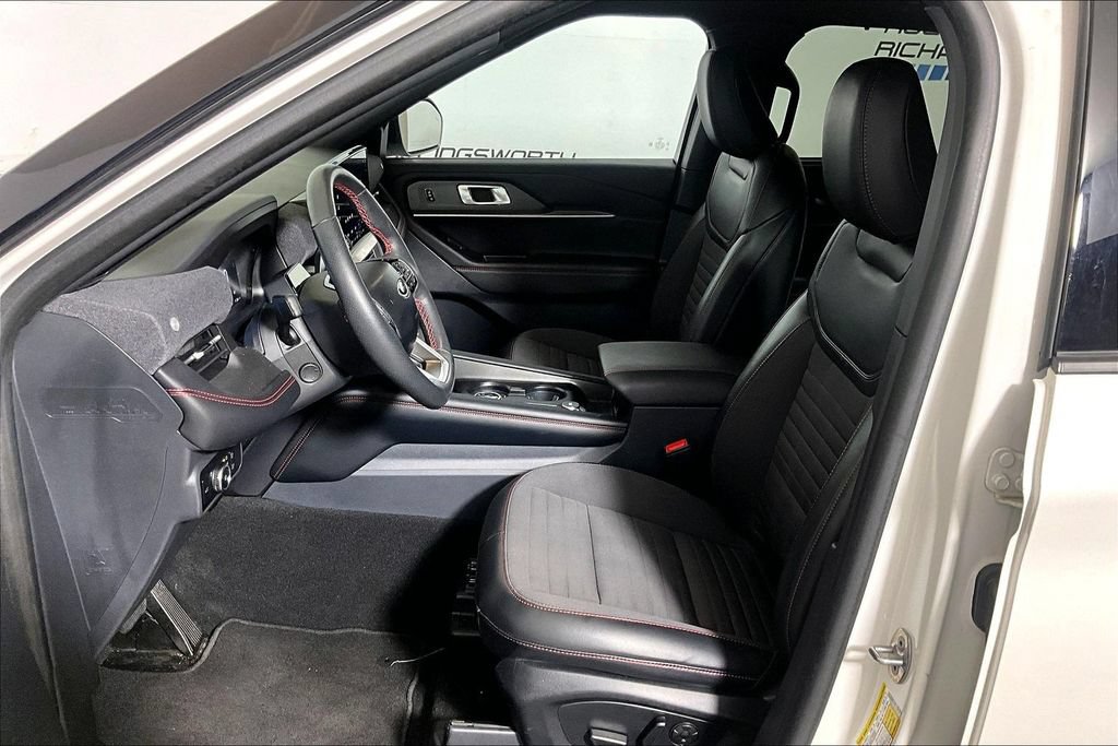 Certified 2025 Ford Explorer ST-Line w/ Premium Package RWD image 20
