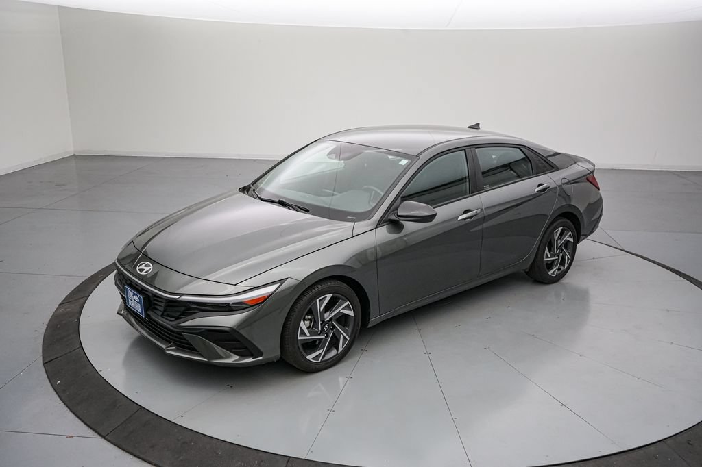 Used 2025 Hyundai Elantra Sport FWD image 8