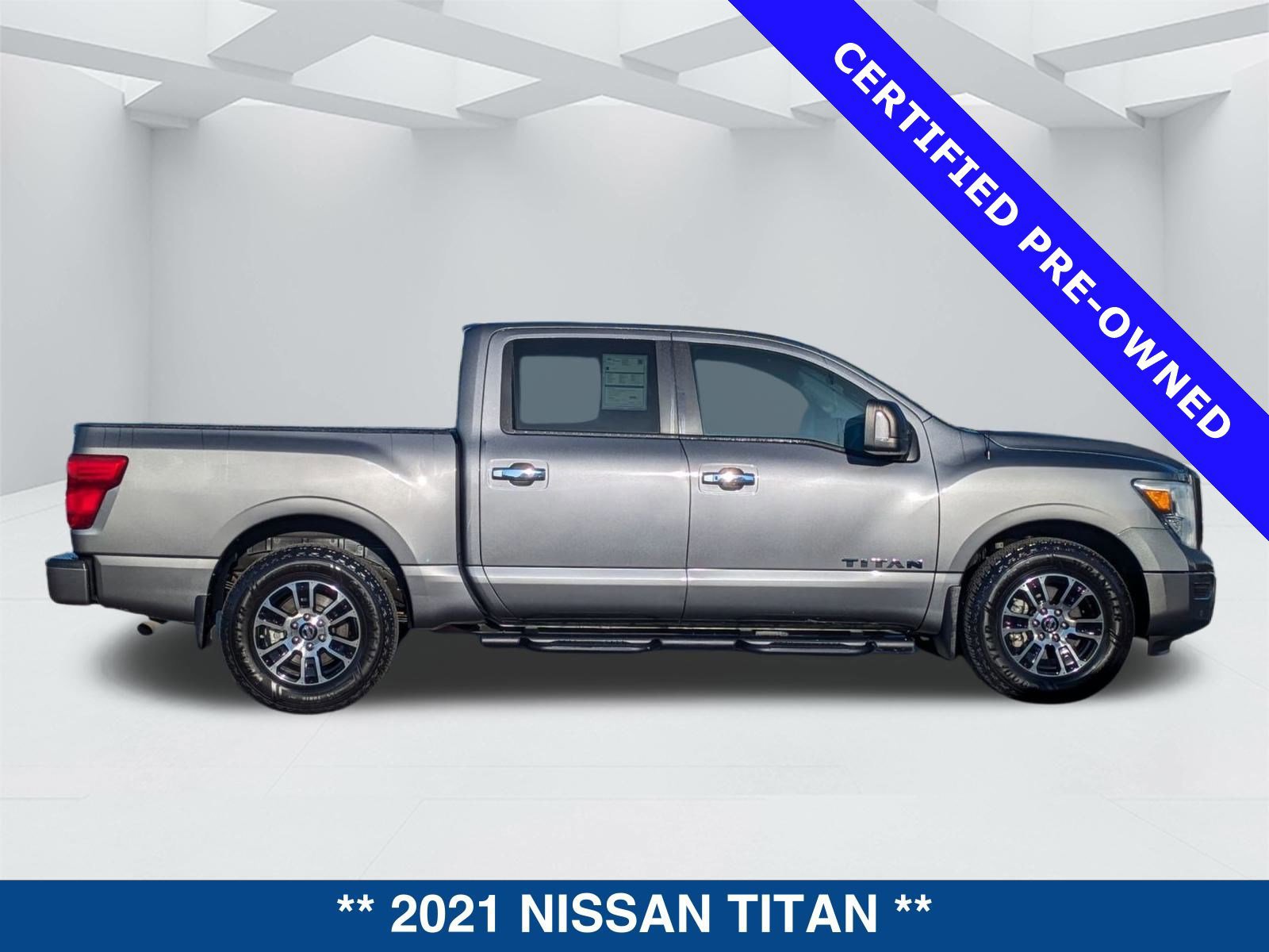 Used 2021 Nissan Titan SV w/ SV Convenience Package image 6
