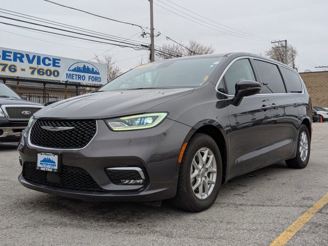 Used 2023 Chrysler Pacifica Touring-L FWD image 8