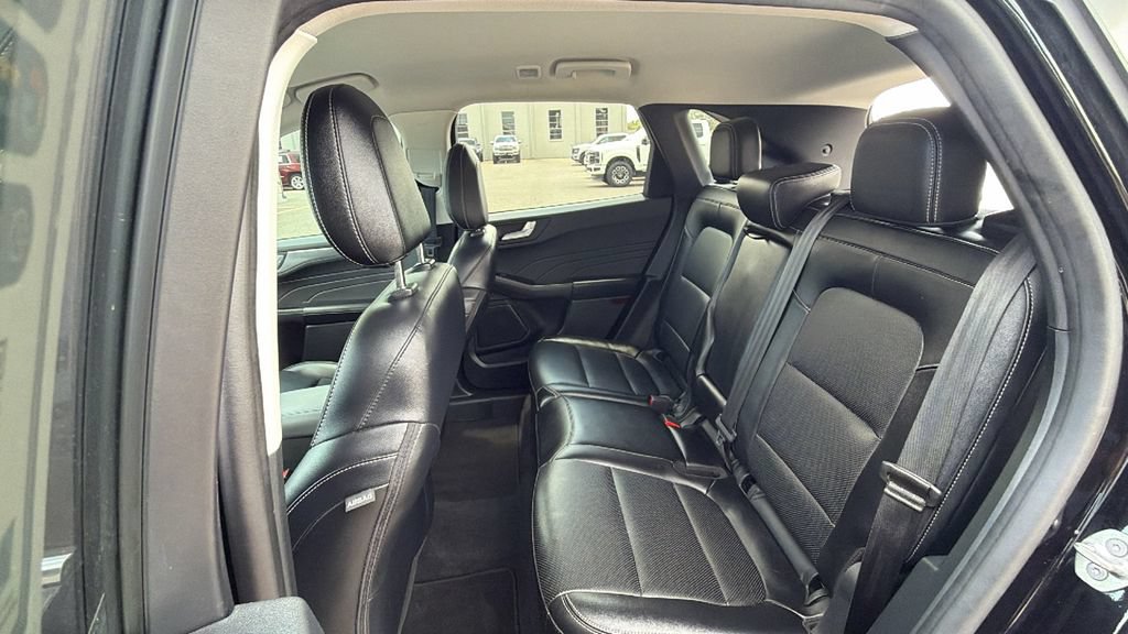 Certified 2022 Ford Escape Titanium FWD image 33