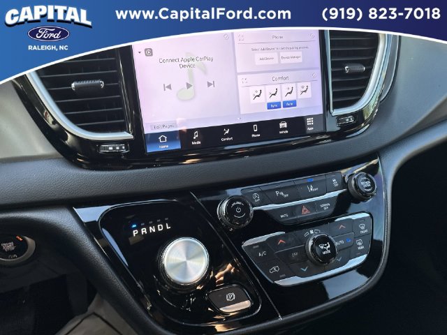 Used 2025 Chrysler Pacifica Select FWD image 25