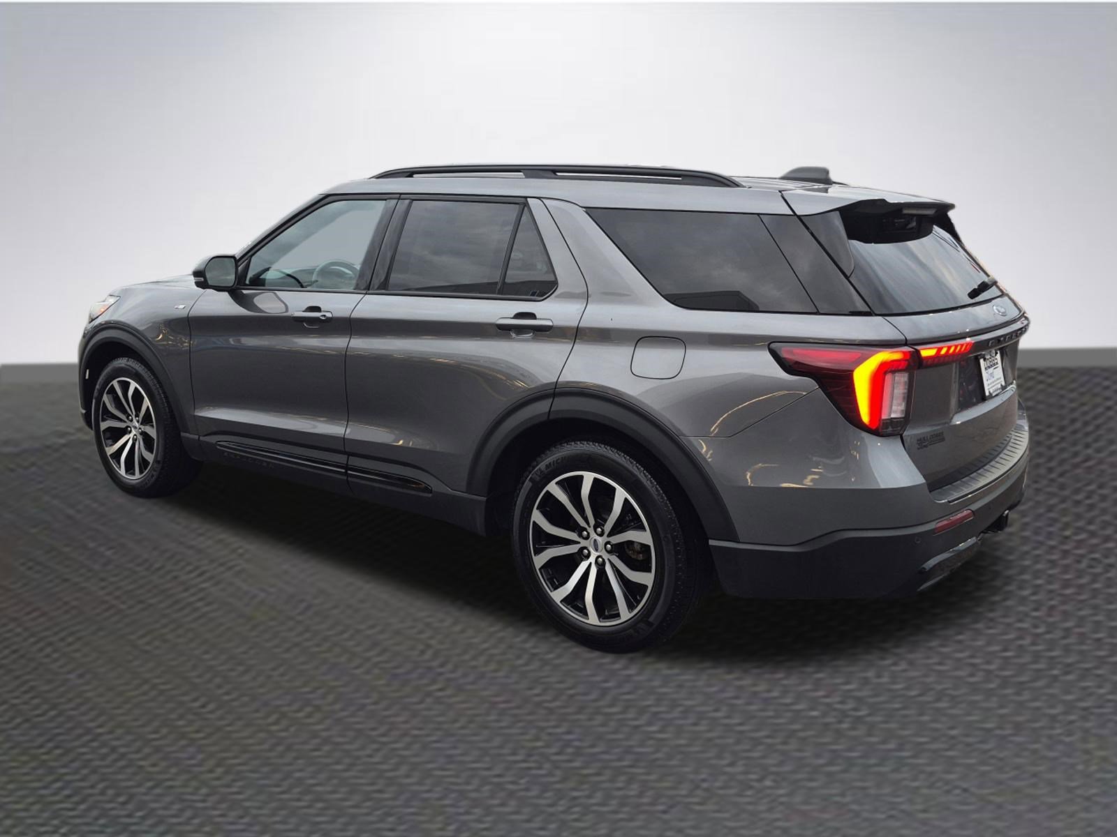 Certified 2025 Ford Explorer ST-Line image 5