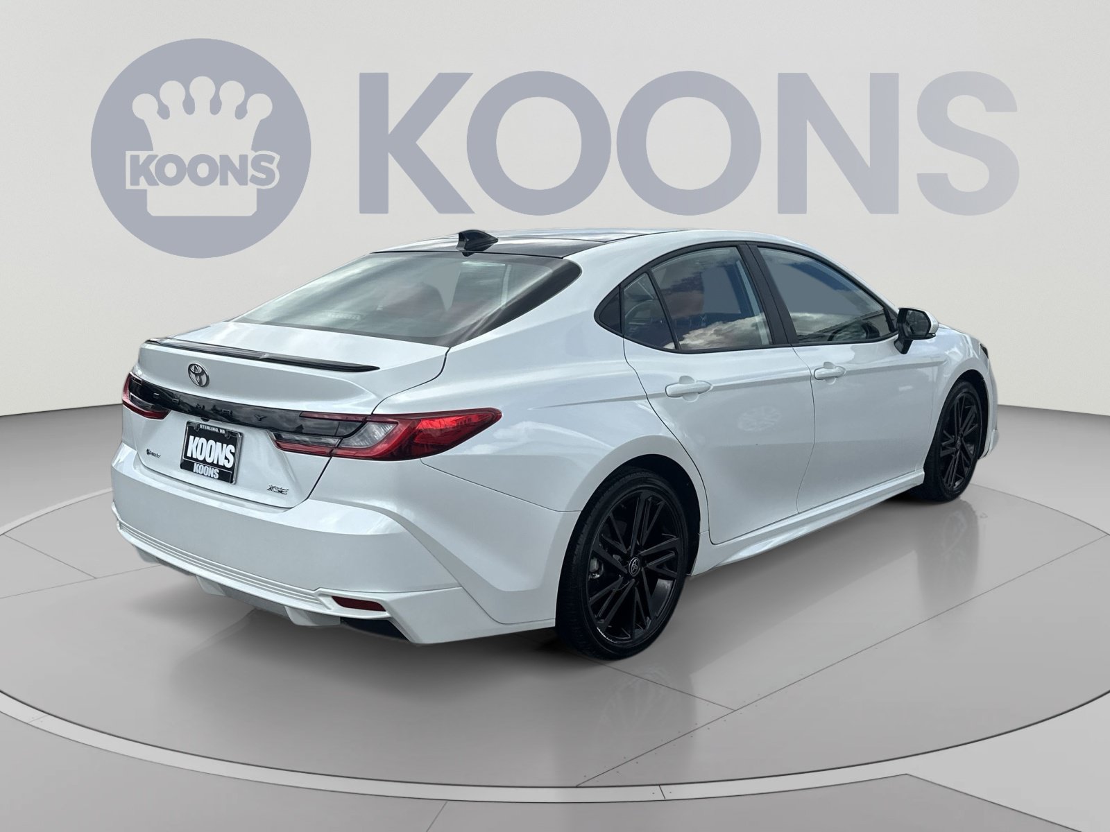 Used 2025 Toyota Camry XSE FWD image 11
