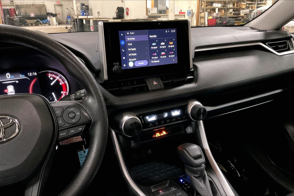 Used 2025 Toyota RAV4 LE AWD/4WD image 6