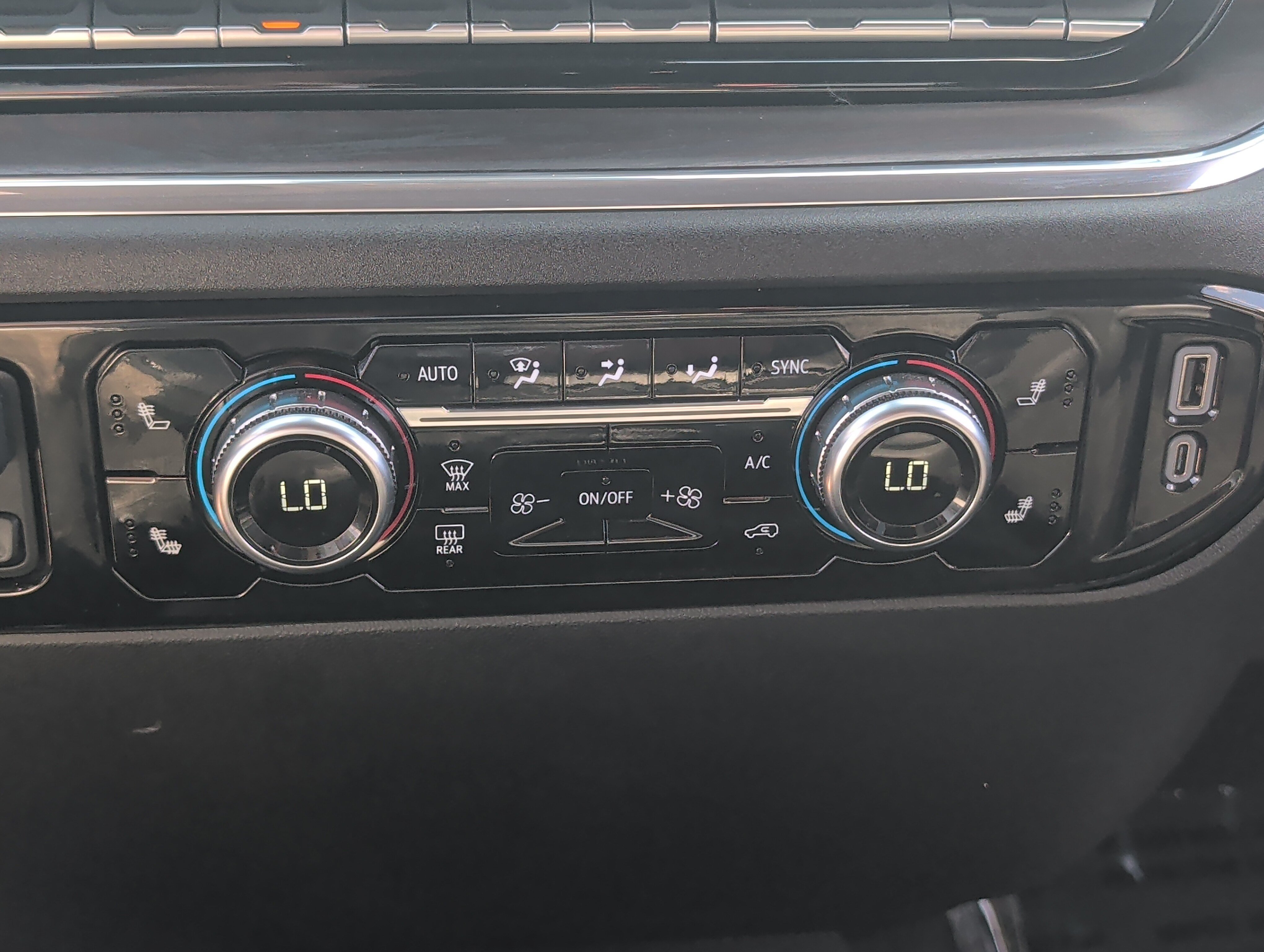 Used 2025 GMC Sierra 1500 SLT AWD/4WD image 23