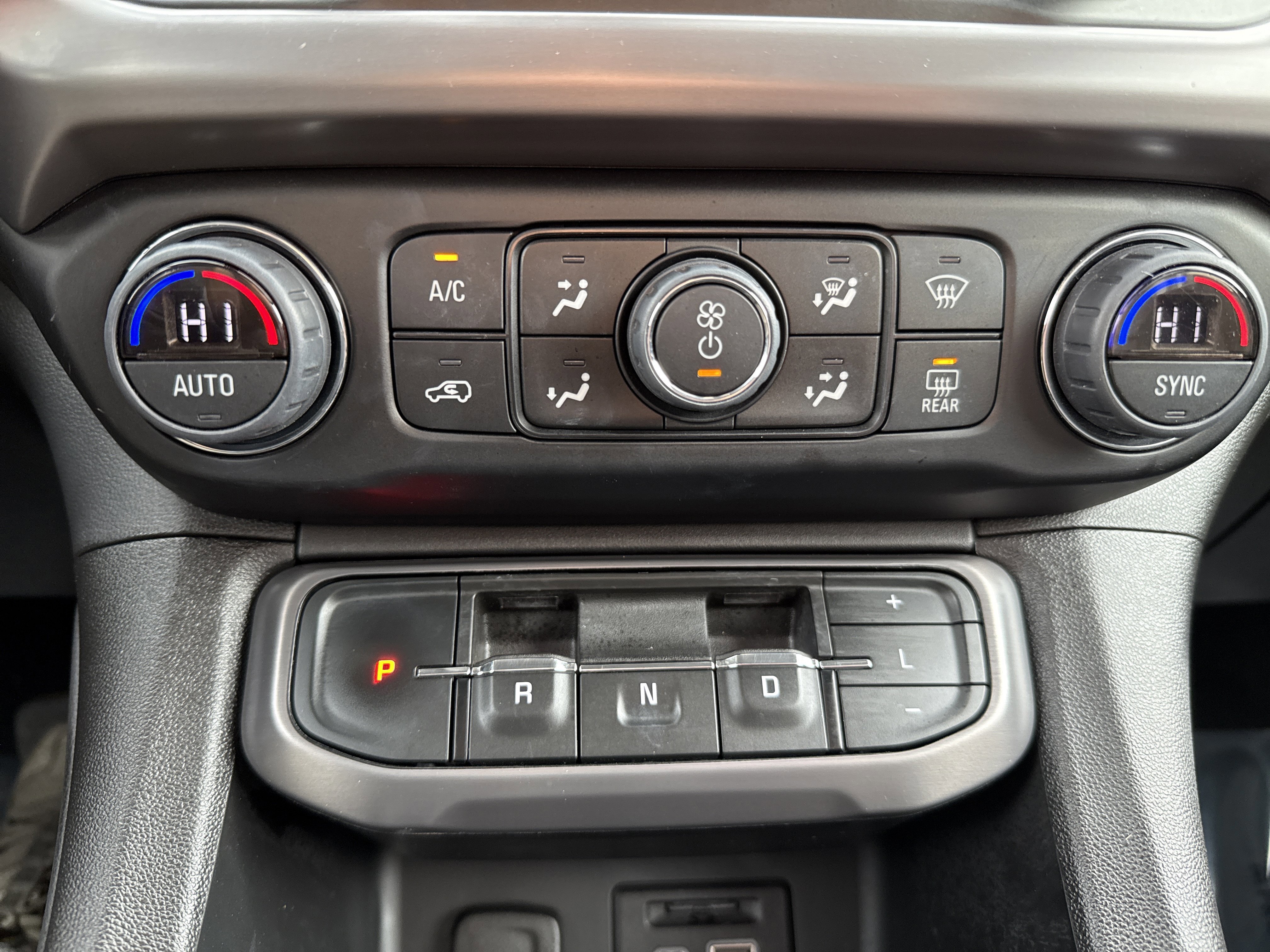 Used 2023 GMC Acadia AT4 w/ Technology Package image 24