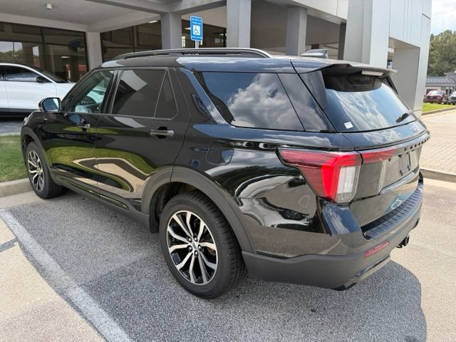 Certified 2025 Ford Explorer ST-Line AWD/4WD image 3