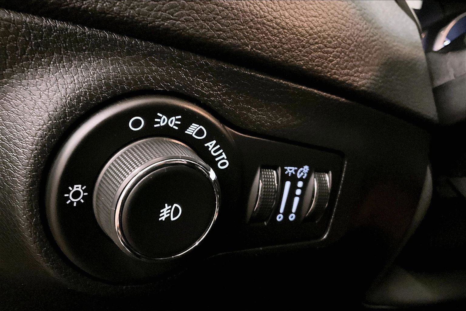 Used 2021 Jeep Compass Latitude w/ Sun and Sound Group image 30