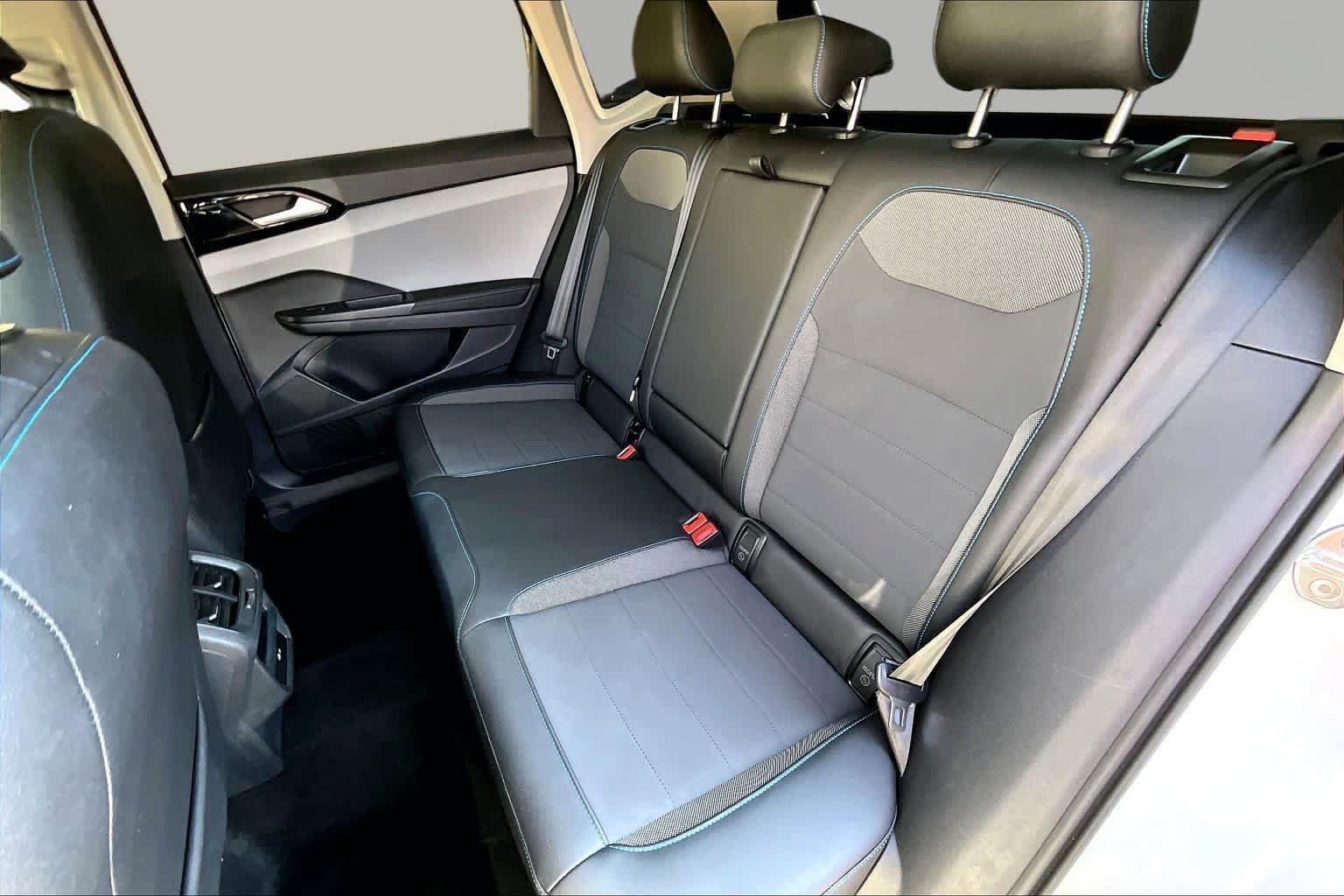 Used 2024 Volkswagen Taos SE w/ MDO Package FWD image 21