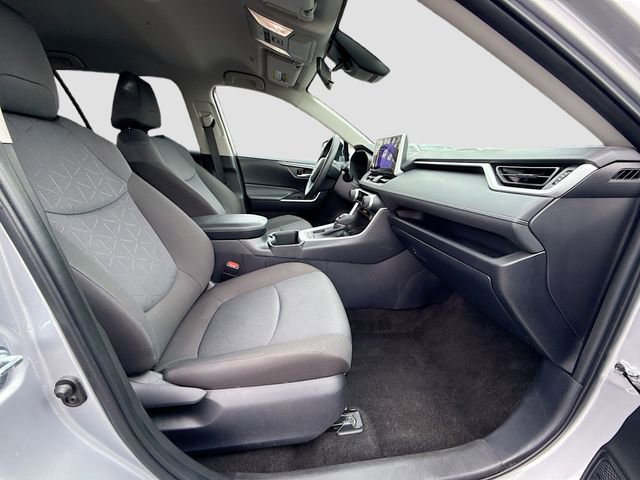 Used 2025 Toyota RAV4 XLE image 32