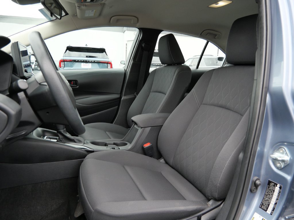 Used 2025 Toyota Corolla LE FWD image 12