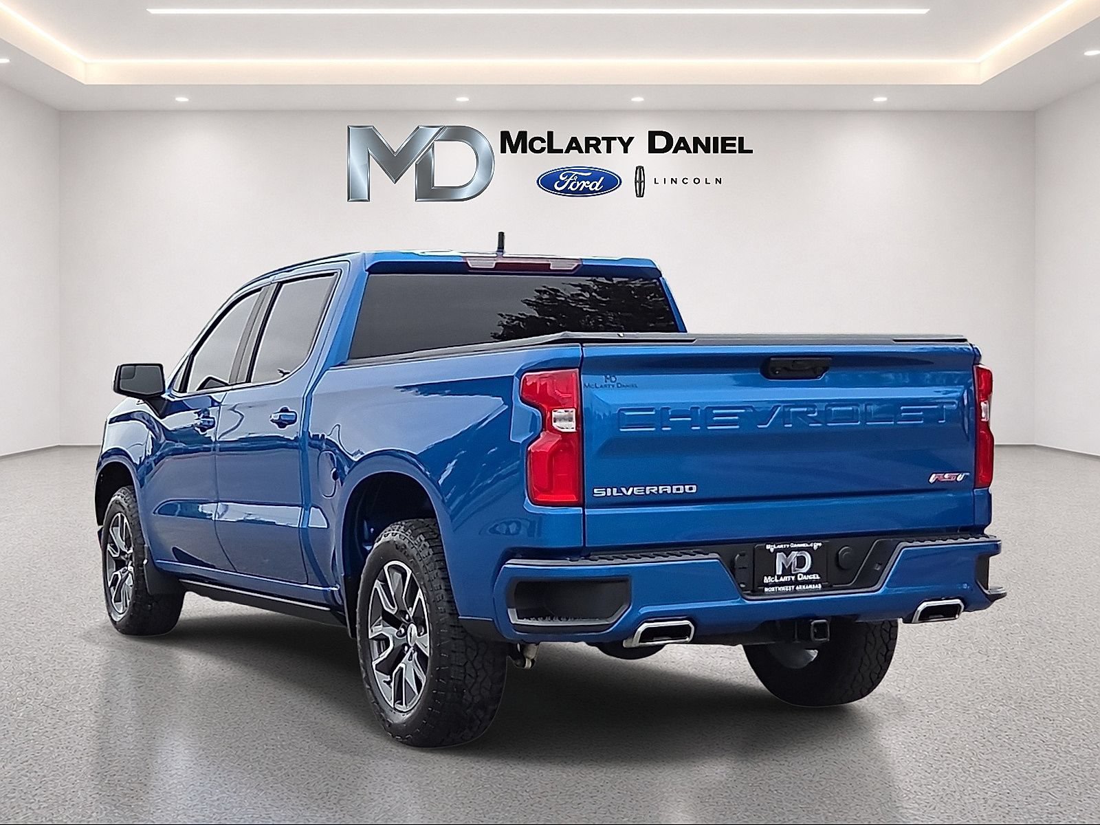 Used 2024 Chevrolet Silverado 1500 RST w/ Z71 Off-Road Package AWD/4WD image 4