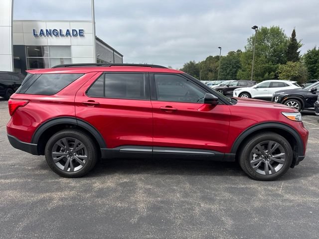 Certified 2024 Ford Explorer XLT w/ Equipment Group 202A AWD/4WD image 11