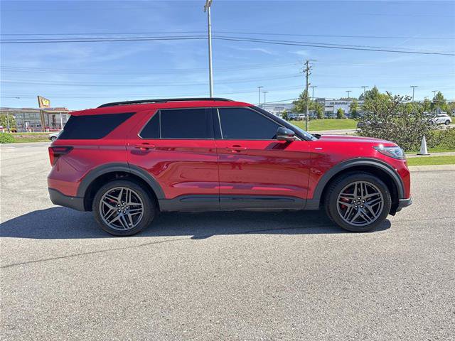 Certified 2025 Ford Explorer ST-Line w/ Premium Package AWD/4WD image 5