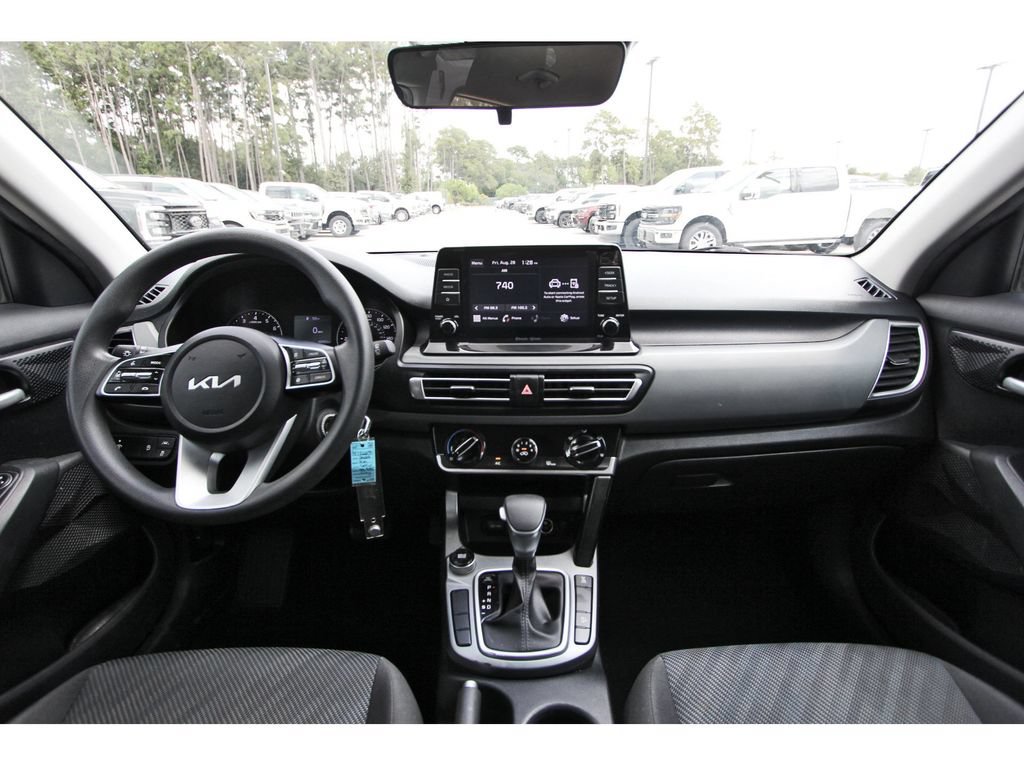 Used 2022 Kia Seltos LX AWD/4WD image 12