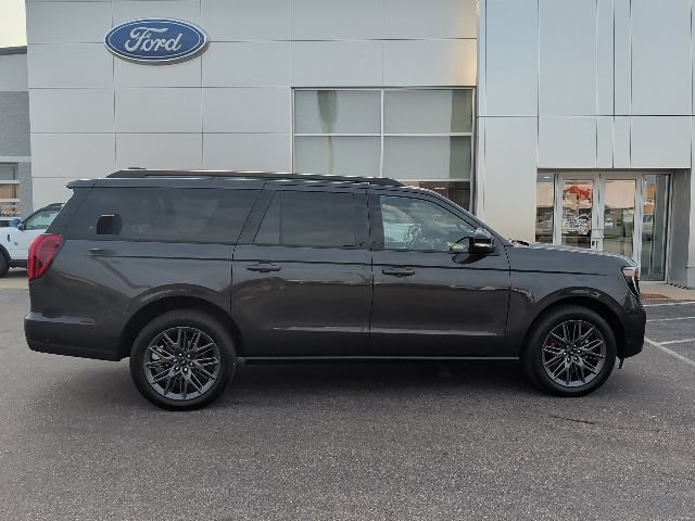 Certified 2025 Ford Expedition Max Platinum w/ Stealth Performance Package AWD/4WD image 8