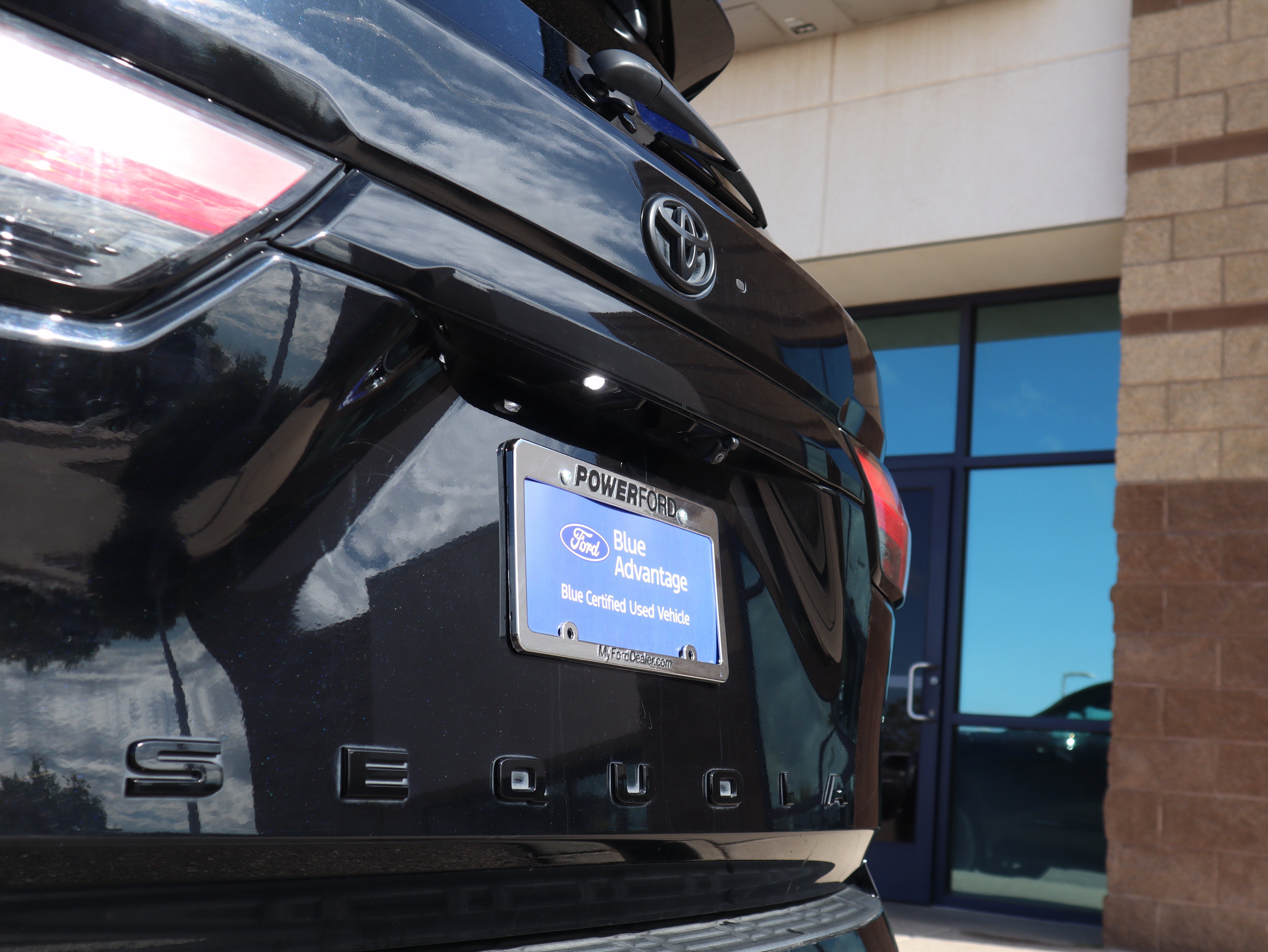 Used 2023 Toyota Sequoia Platinum AWD/4WD image 19