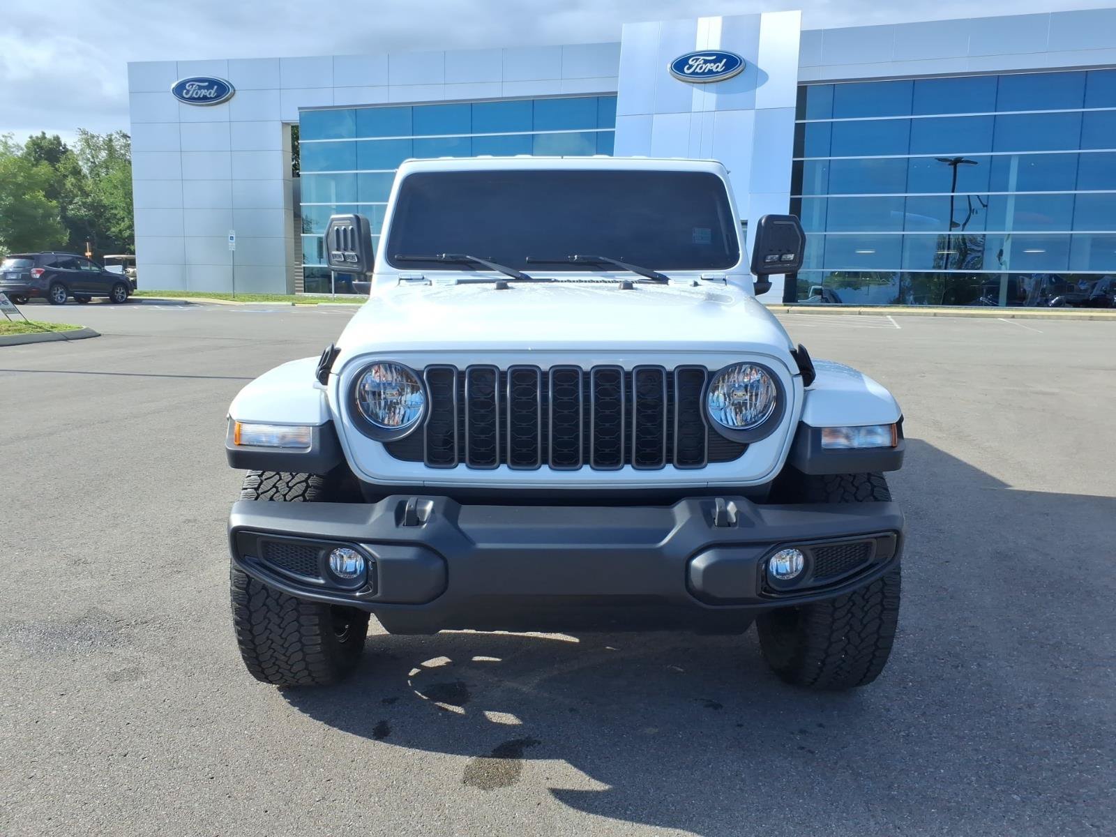 Used 2025 Jeep Gladiator Sport AWD/4WD image 8