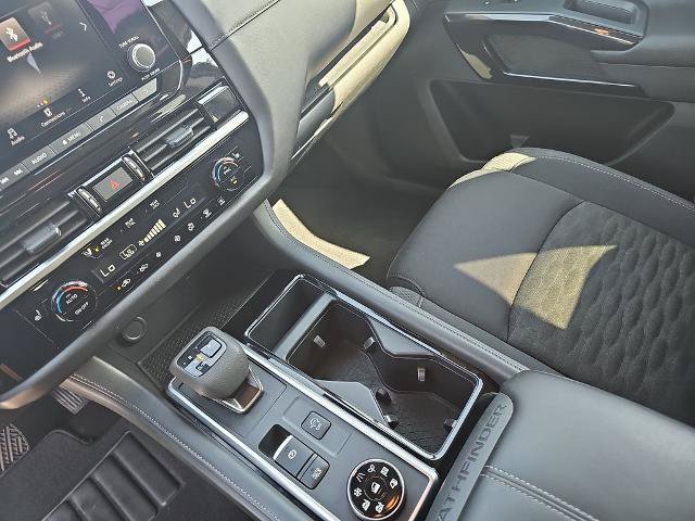 Used 2025 Nissan Pathfinder SV AWD/4WD image 23