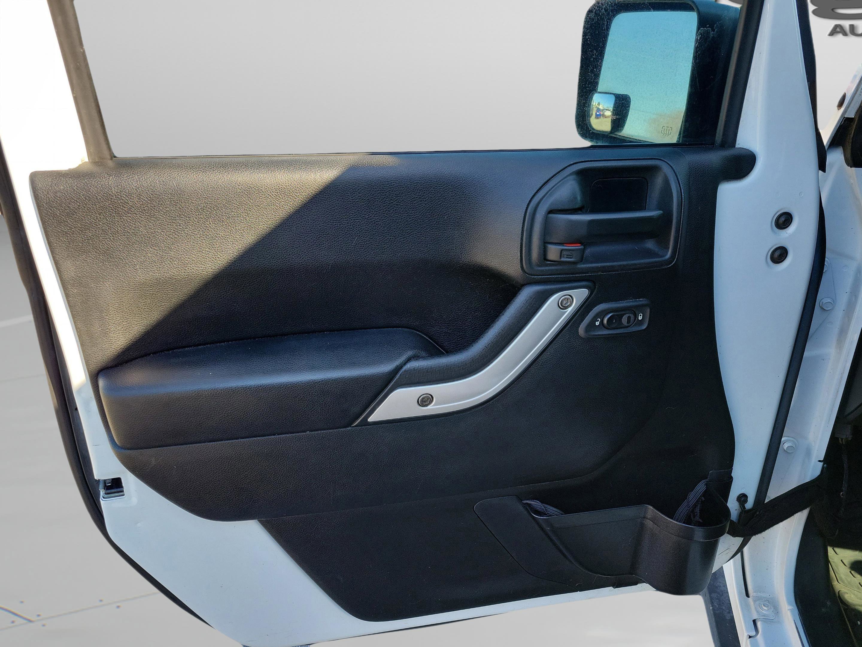 Used 2017 Jeep Wrangler Unlimited Sahara w/ Max Tow Package image 25