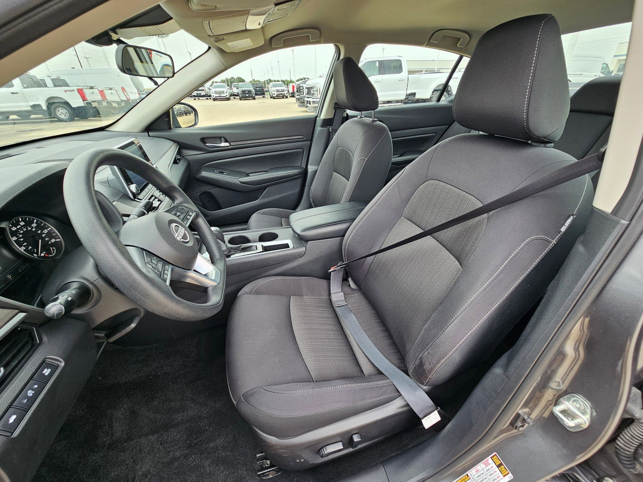 Used 2025 Nissan Altima 2.5 SV FWD image 17