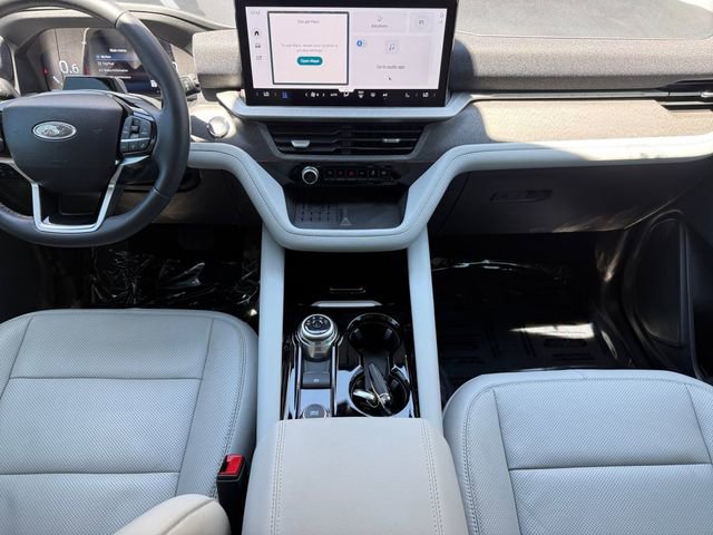 Certified 2025 Ford Explorer Platinum w/ Ultimate Package AWD/4WD image 4