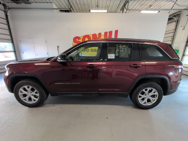Used 2023 Jeep Grand Cherokee Limited image 2