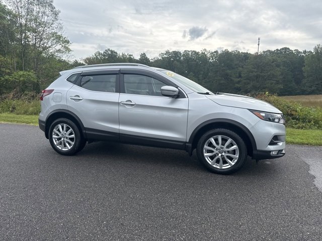 Used 2022 Nissan Rogue Sport SV image 2