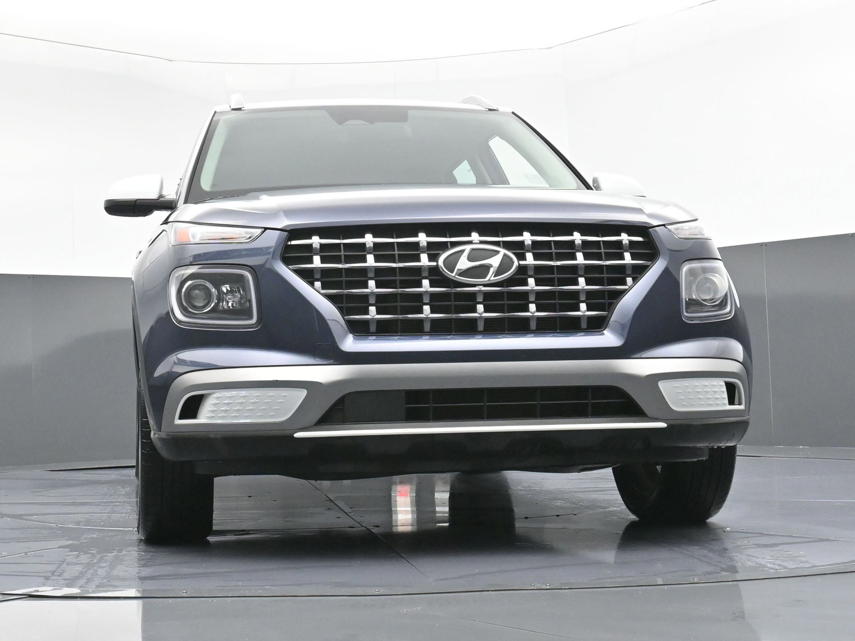 Used 2023 Hyundai Venue Limited w/ Cargo Package image 26