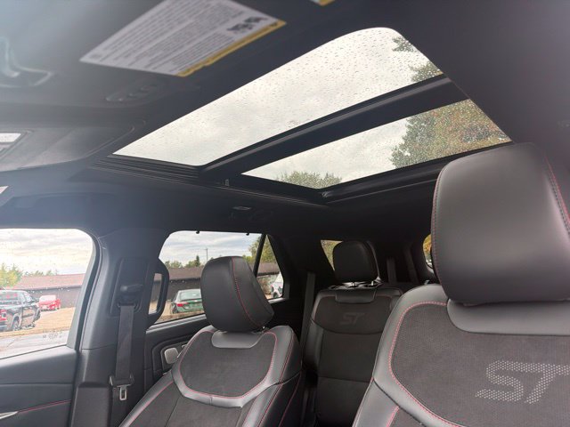 Certified 2025 Ford Explorer ST AWD/4WD image 16