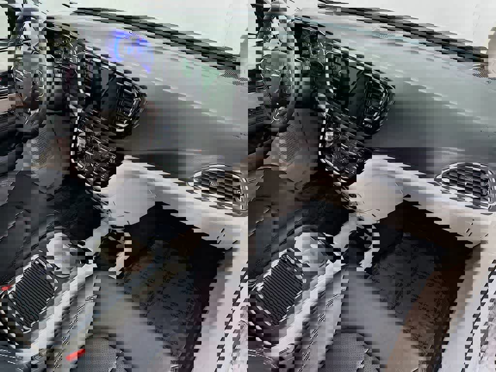 Used 2024 Chrysler Pacifica Touring-L image 33