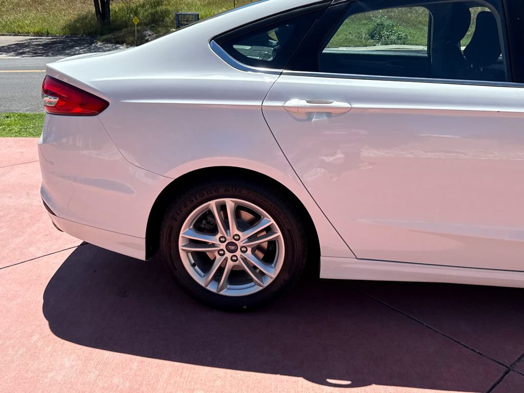Certified 2018 Ford Fusion SE w/ Fusion SE Technology Package FWD image 33
