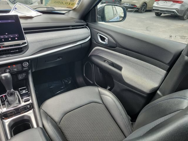 Used 2024 Jeep Compass Latitude AWD/4WD image 13