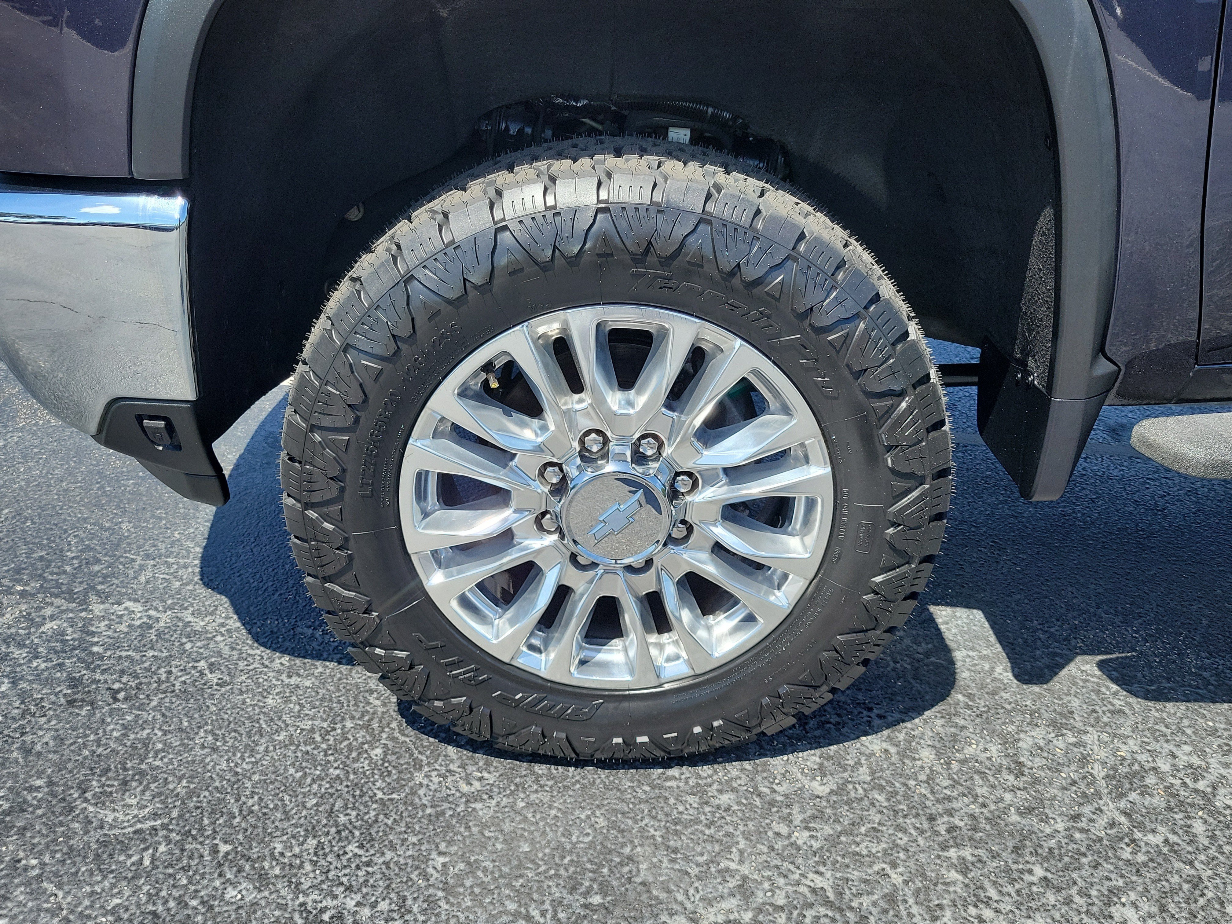 Used 2024 Chevrolet Silverado 2500 LTZ w/ LTZ Plus Package AWD/4WD image 5