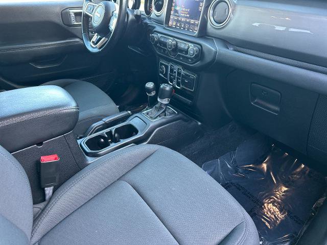 Used 2021 Jeep Gladiator Overland AWD/4WD image 14
