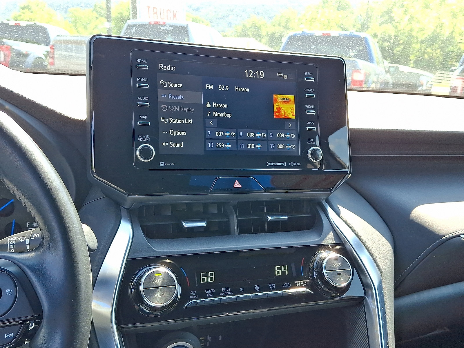 Used 2021 Toyota Venza XLE image 23