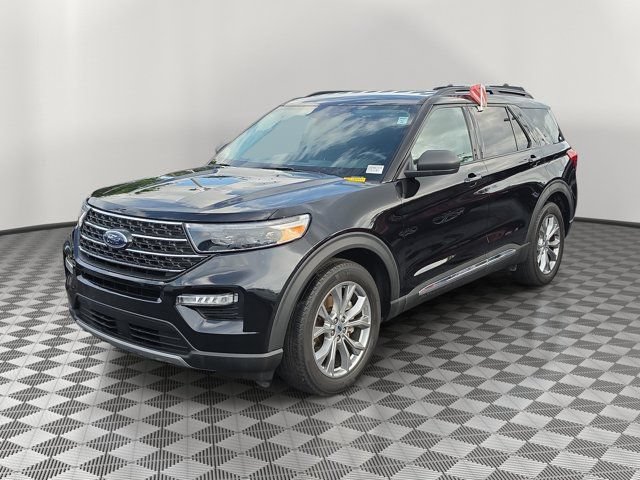 Certified 2024 Ford Explorer XLT w/ Equipment Group 202A RWD image 3