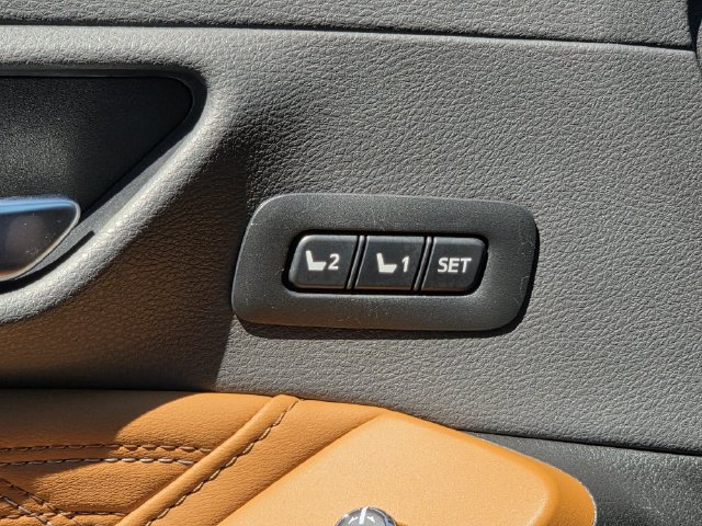 Used 2021 Toyota Avalon Limited FWD image 17