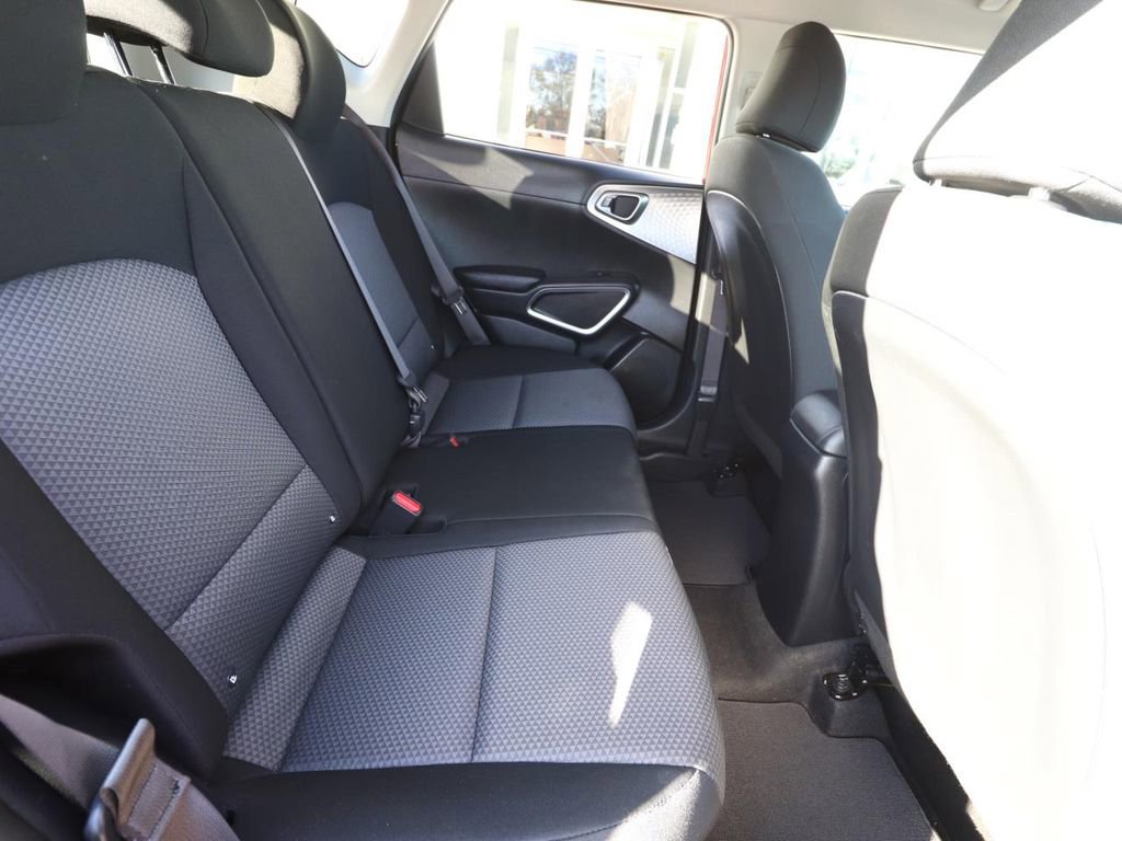 Used 2025 Kia Soul LX w/ LX Technology Package image 27