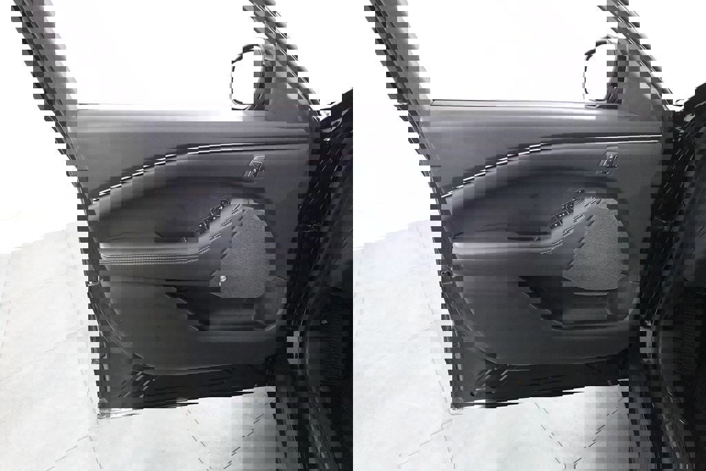 Certified 2025 Ford Mustang Mach-E Premium image 8