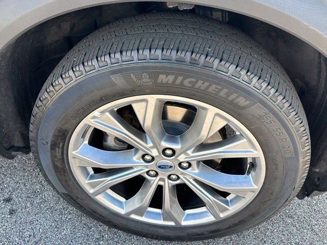 Certified 2023 Ford Explorer XLT w/ Equipment Group 202A AWD/4WD image 8