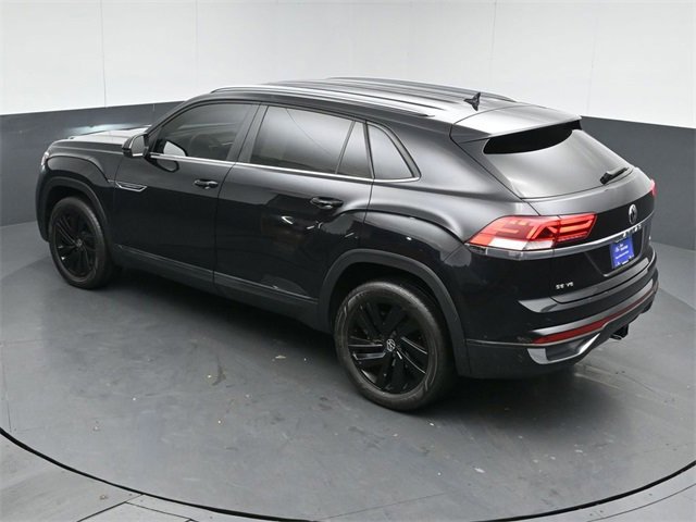 Used 2022 Volkswagen Atlas Cross Sport SE w/ Black Wheel Package image 9