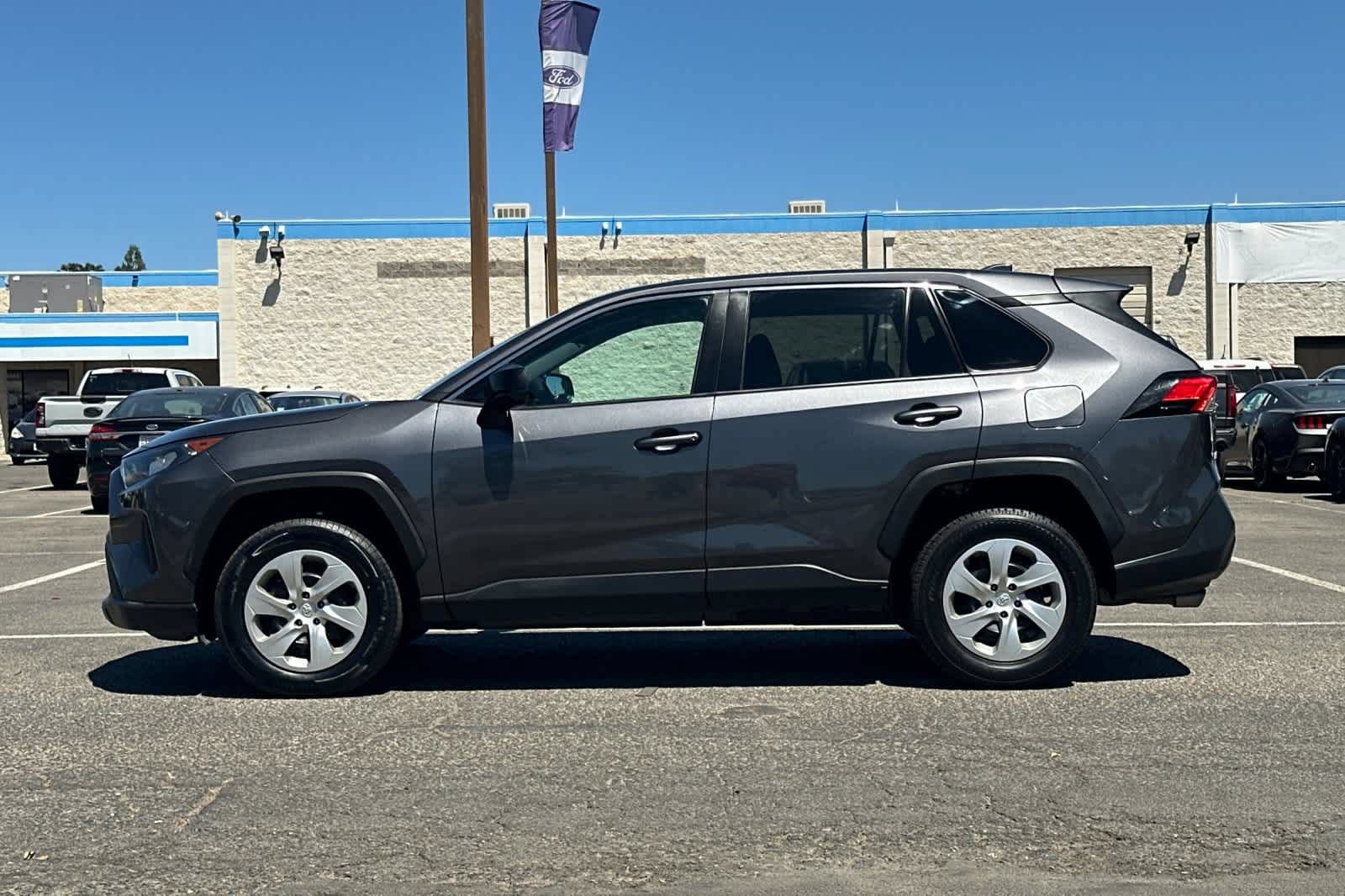 Used 2022 Toyota RAV4 LE AWD/4WD image 6