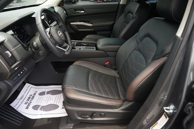Used 2025 Nissan Pathfinder Platinum w/ Cargo Package FWD image 9