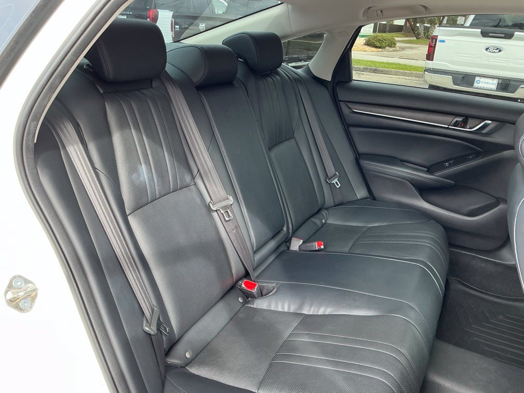Used 2018 Honda Accord Touring image 17