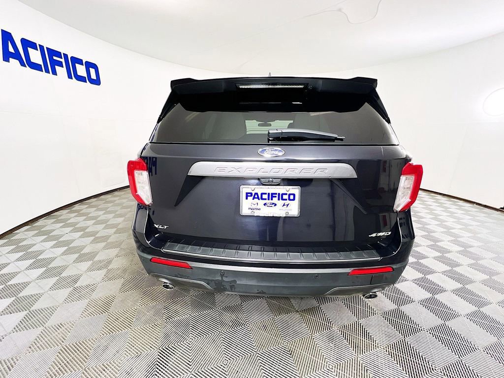 Certified 2024 Ford Explorer XLT w/ Equipment Group 202A image 4