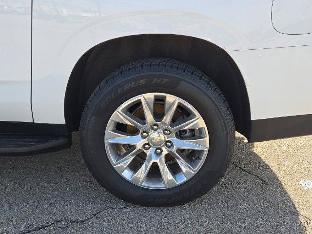 Used 2024 Chevrolet Suburban Premier AWD/4WD image 15